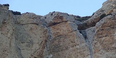 Karaman’da kayalar yerinden oynadı