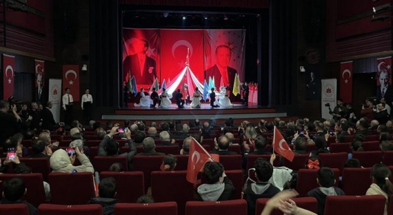 23 Nisan coşkusu salona sığmadı