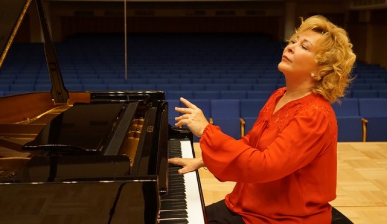 5 Şehirde 6 Konserle Sahnede