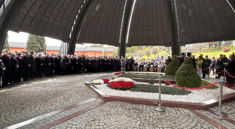 8'inci Cumhurbaşkanı Turgut Özal, kabri başında anıldı