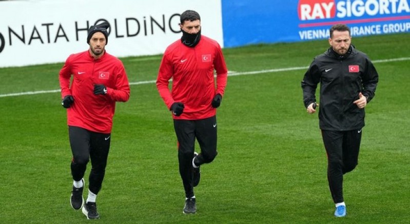 A Milliler yağmur altında çalıştı