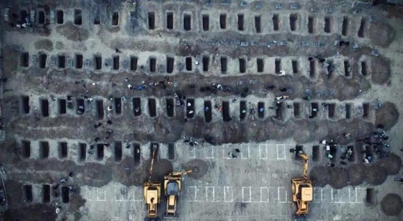 ABD-İsrail saldırısında ölen çocuklar için kazılan mezarlar