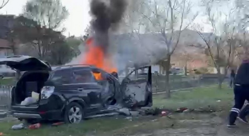 Ağaca çarpan cip yandı: 1 ölü, 2 yaralı