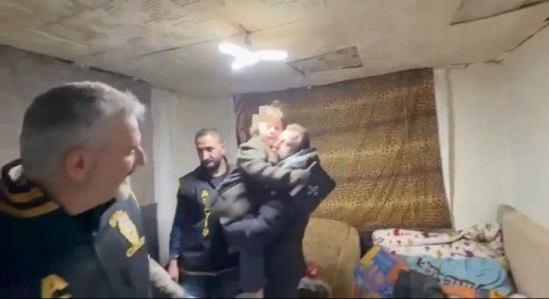 Alman anneden kaçırılan çocuk harabe evde bulundu