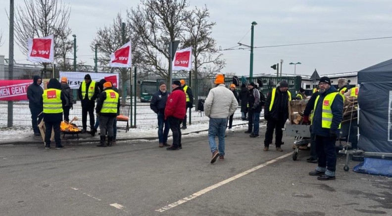 Almanya’da toplu taşıma durma noktasına geldi