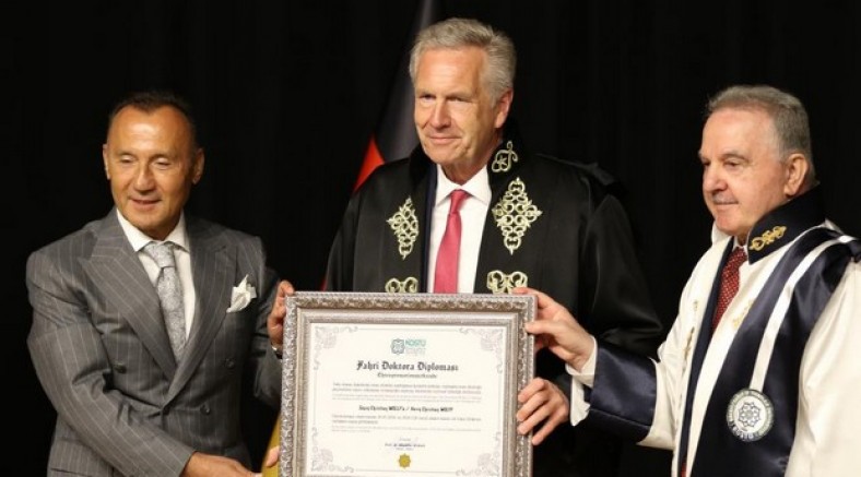 Almanya'nın 10. Cumhurbaşkanı Wulff'a fahri doktora