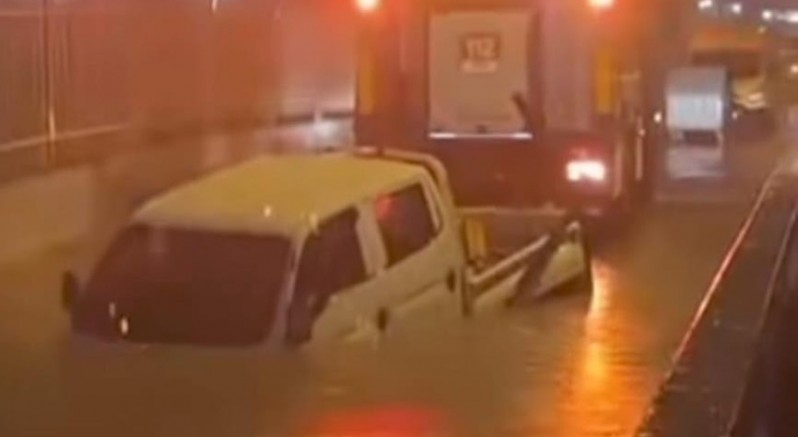 Alt geçitte mahsur kalan sürücü hayatını kaybetti