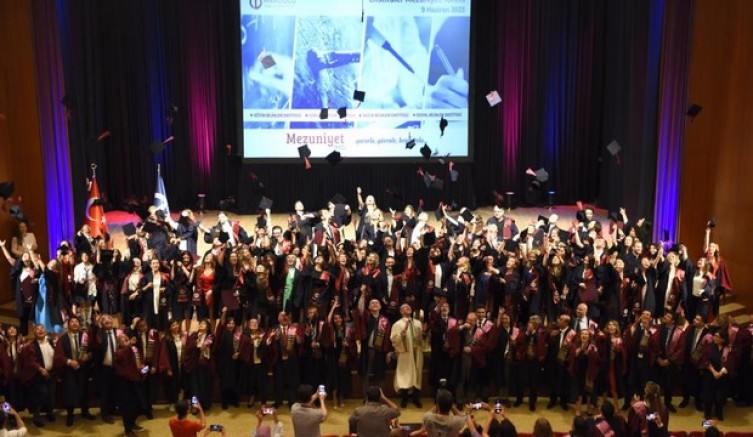 Anadolu Üniversitesi mezuniyet töreni