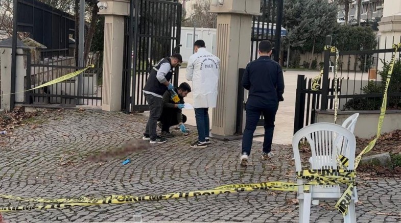 Annesinin cenazesinde kardeşini silahla vurarak öldürdü