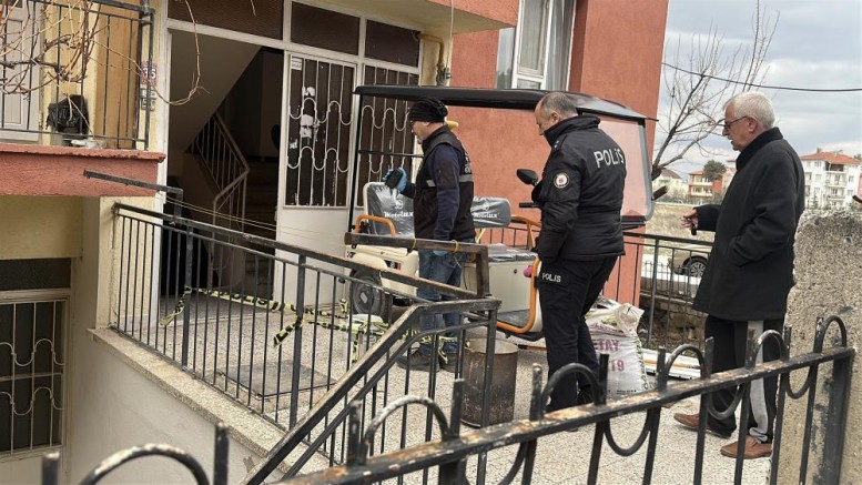 Arkadaşının evinde hayatını kaybetti