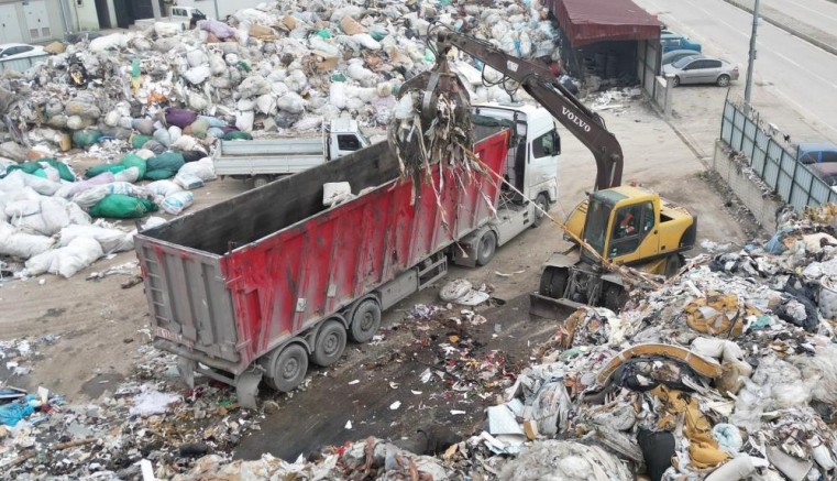 Atıklar belediye kontrolünde bertaraf ediliyor