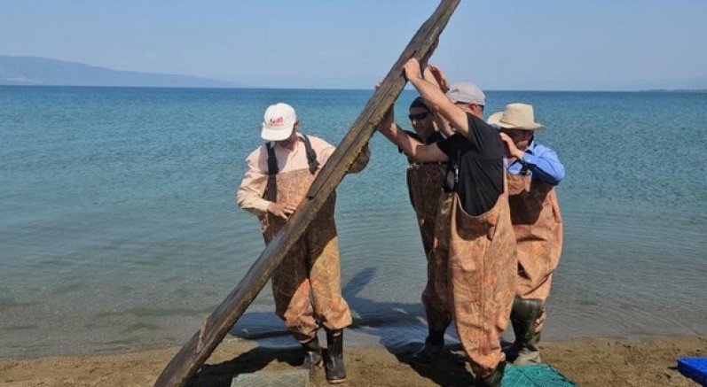 Balıkçıların ağına tarihi gemi dümeni takıldı