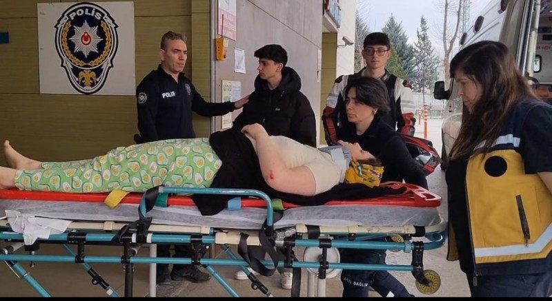 Balkondan atlayarak koca dehşetinden kaçtı yaralandı