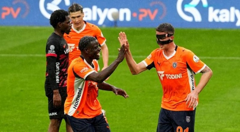 Başakşehir ilk yarıda bitirdi: 3-0