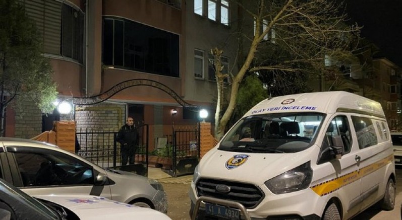 Bilezikleri için boğazı kesilmiş