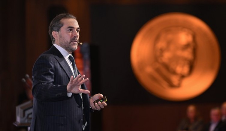 Bilim madalyası Akçiğit'e