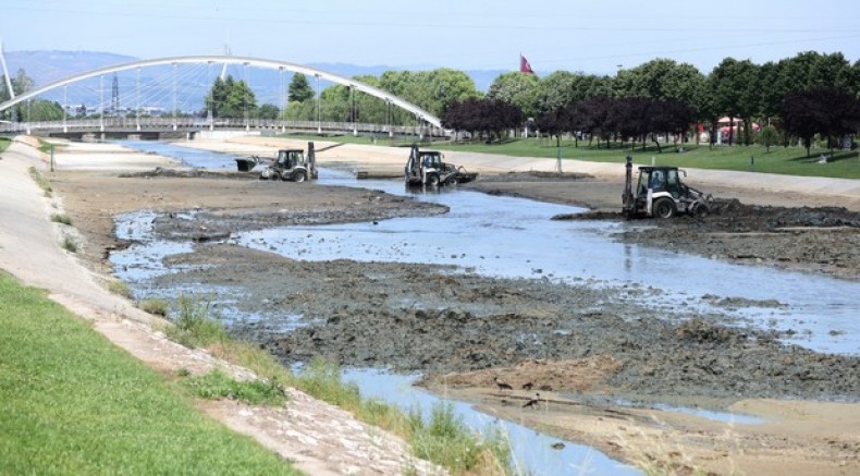 Bursa Büyükşehir’den Hüdavendigar'da dere temizliği