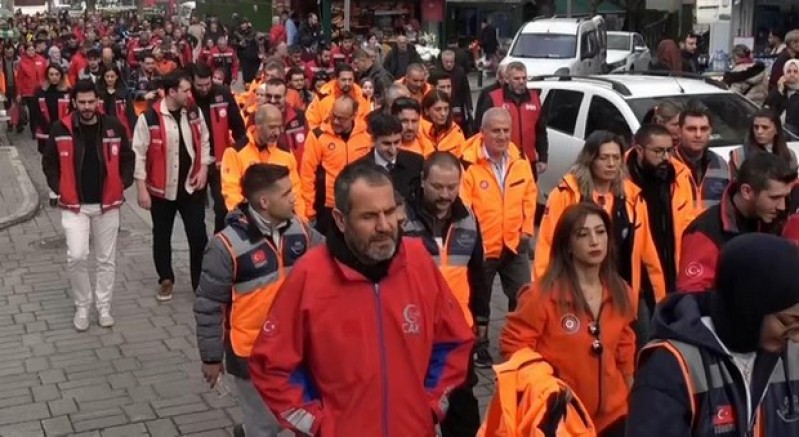 Bursa’da 6 Şubat şehitleri için sessiz yürüyüş