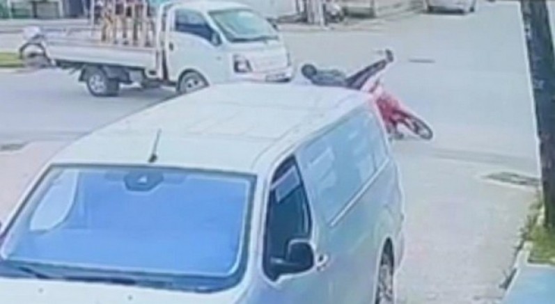 Bursa'da kamyonet ile motosiklet çarpıştı: 1 yaralı