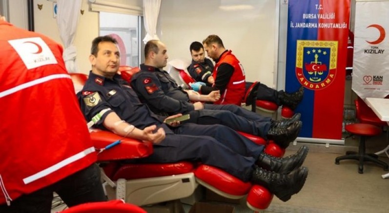 Bursa Jandarması'ndan Kızılay'a anlamlı katkı