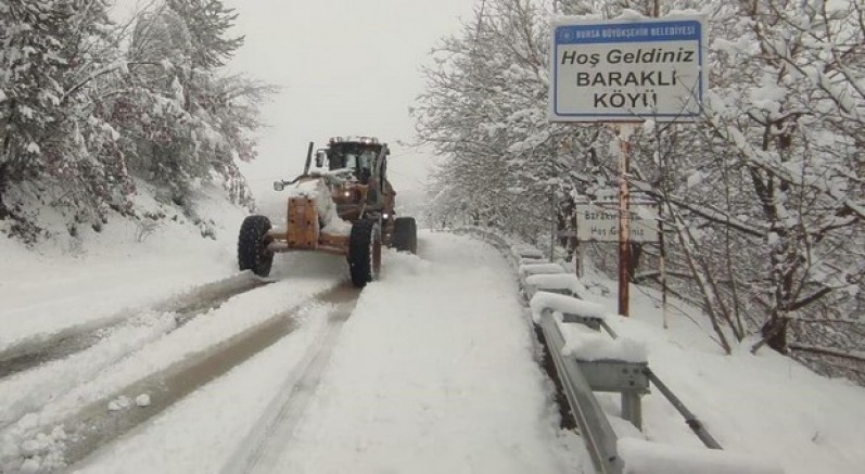 Bursa'nın yüksek kesimlerinde karla mücadele sürüyor