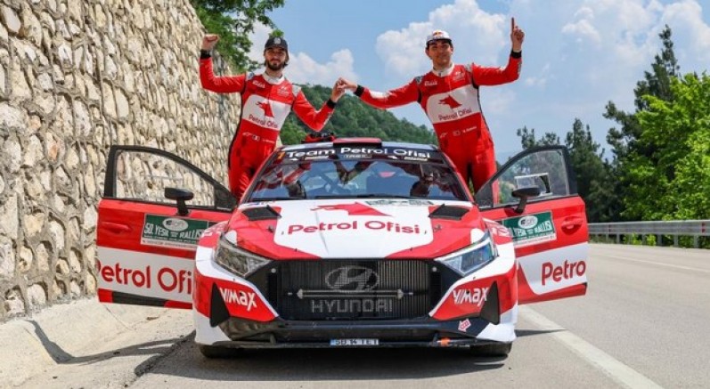Bursa Rallisi'ni Kerem Kazaz kazandı