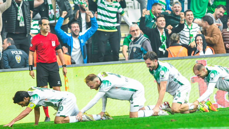Bursaspor'u kaptan kurtardı!