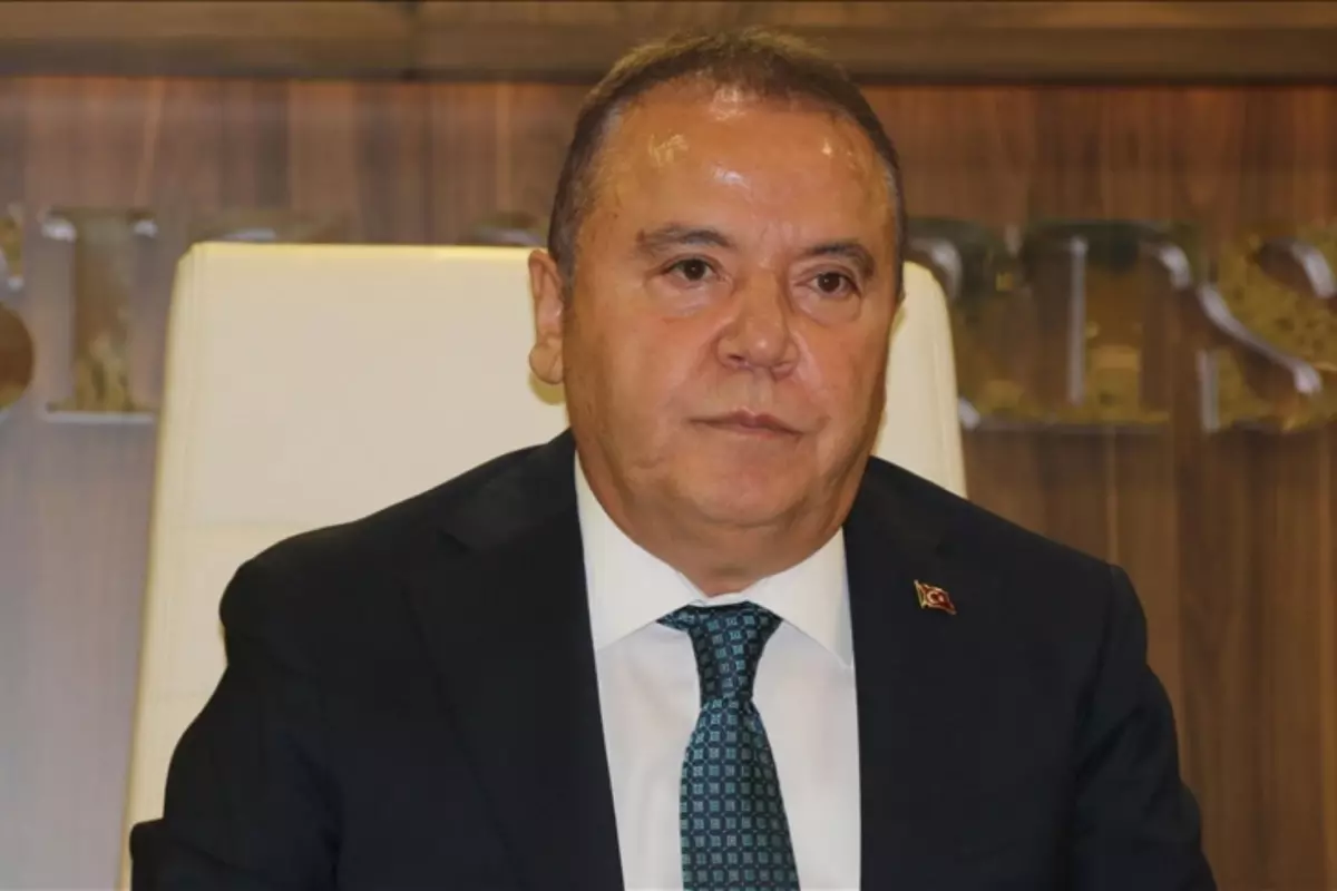 CHP'li Muhittin Böcek'in hastaneye kaldırıldı