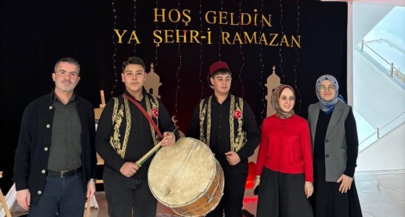 Davul ve mani geleneği yaşatılıyor