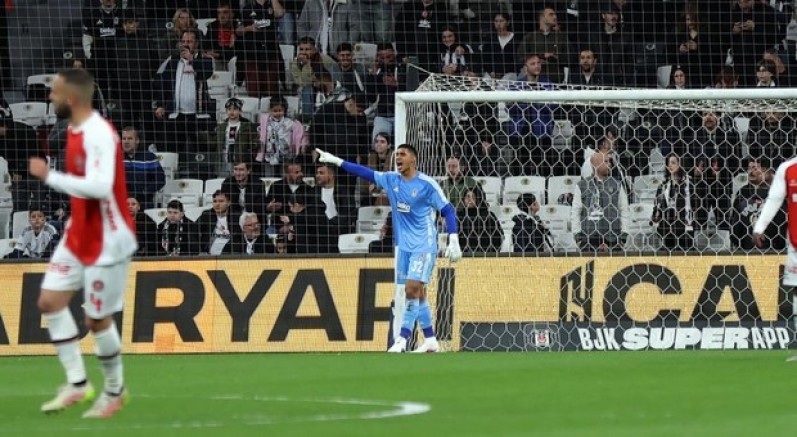 Devis Vasquez, ilk maçında kalesini gole kapadı