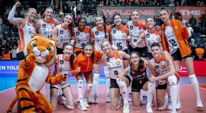 Eczacıbaşı sezonu galibiyetle tamamladı