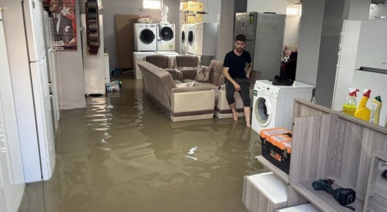 Edirne’de sağanak ve dolu hayatı felç etti