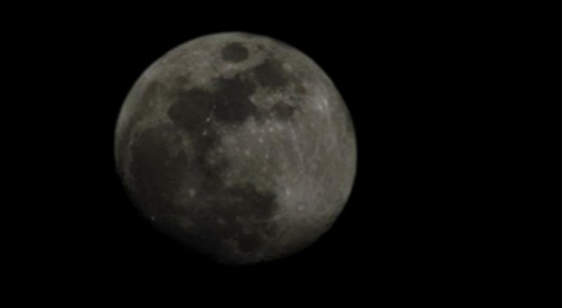 Elazığ'da şişkin ay gökyüzünü süsledi