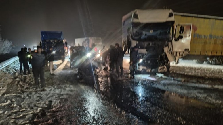 Erzurum’da trafik kazasında vefat edenleri kimlikleri belli oldu