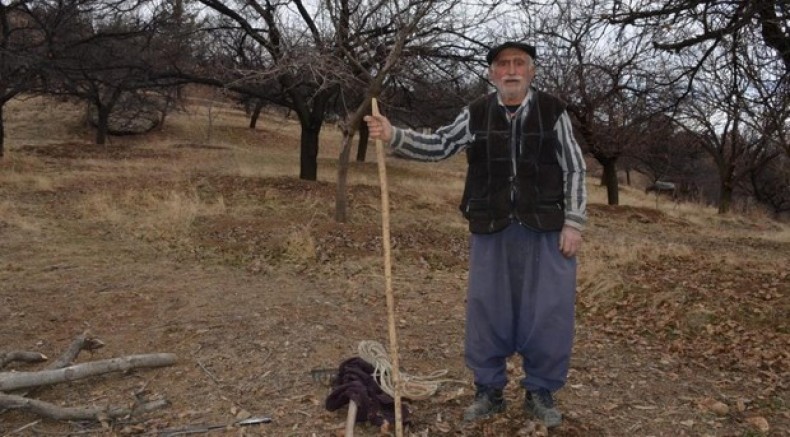 Eşekten düşen yaşlı adam hayatını kaybetti