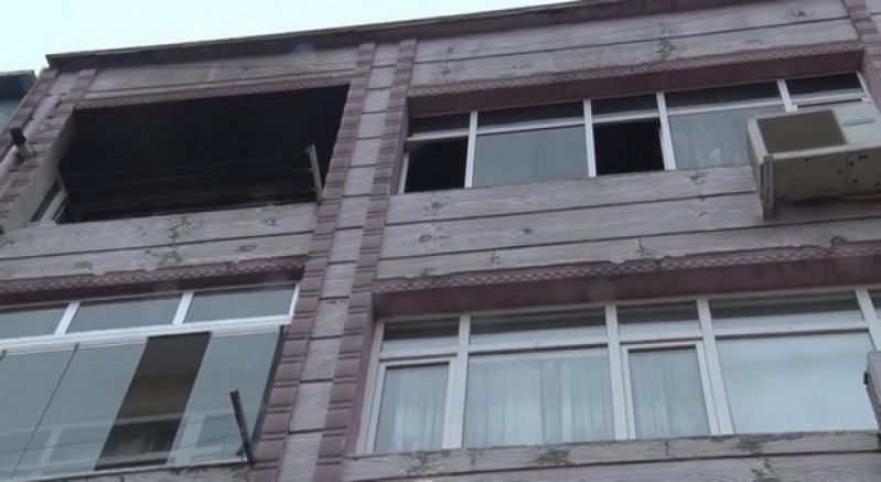 Eşini öldürüp evi ateşe verdi