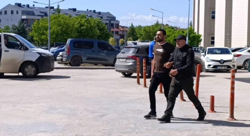 Eski eşinin evine molotofkokteyli atan şahıs yakalandı