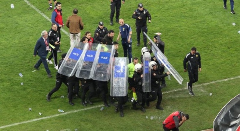 Eskişehir'de play-off mücadelesi olaylı bitti