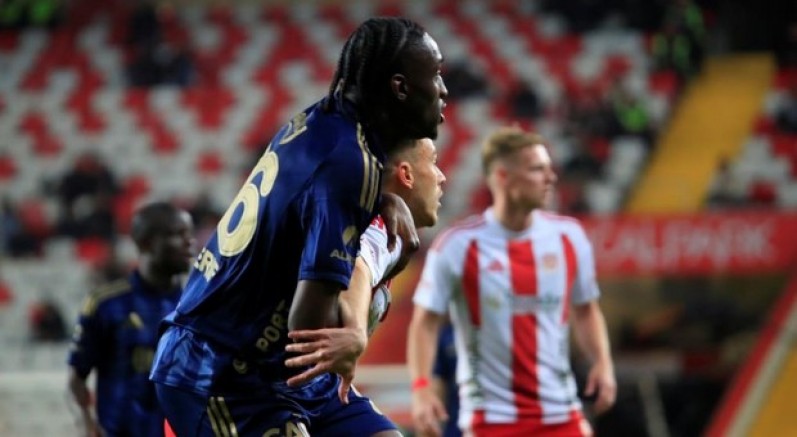 Fenerbahçe 1 puanı zor kurtardı: 2-2