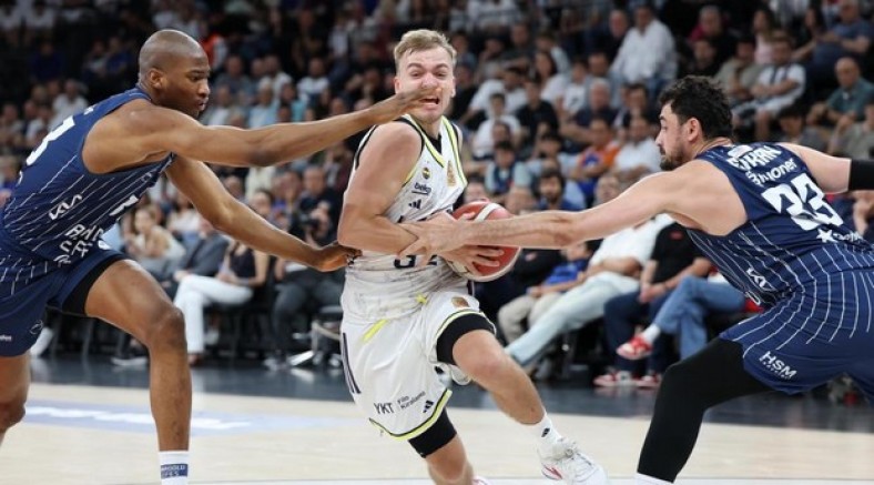 Fenerbahçe final şansını bir sonraki maça bıraktı
