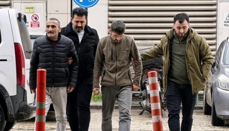 Fırça sapıyla dehşet: 2 kişi tutuklandı