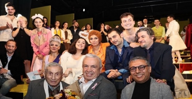 Hasreti Çekilen Eski Bir Dost Gibi; Lüküs Hayat