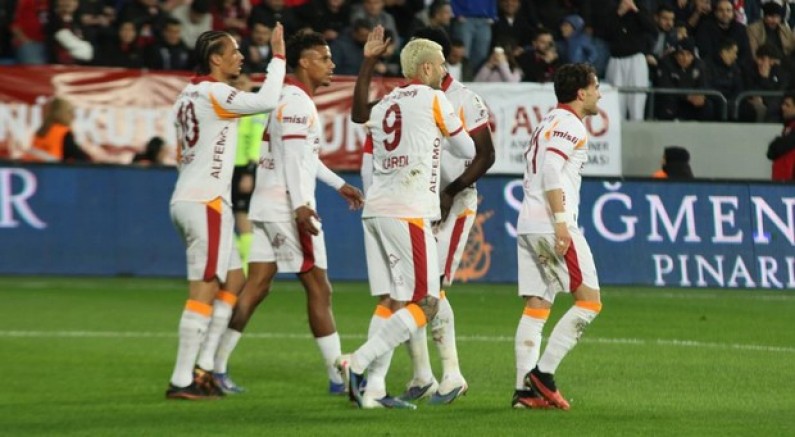 Galatasaray farkı 4 puana çıkardı: 1-2
