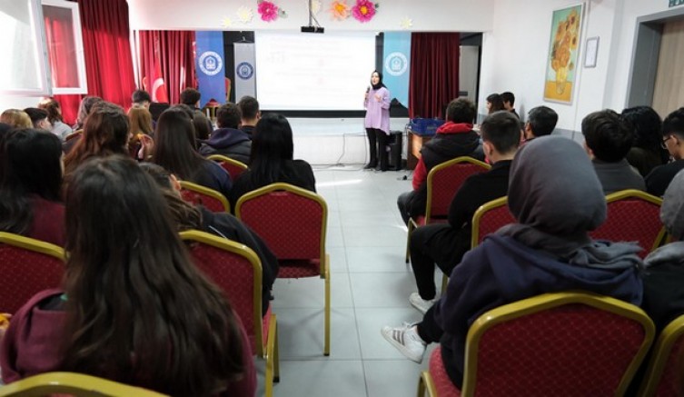 Gençlere sağlıklı beslenme eğitimi