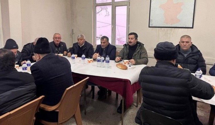 Gün doğmadan vatandaşlarla buluşuyor