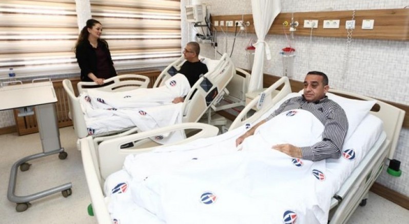 Hasta, doktoruna böbreğini verdi
