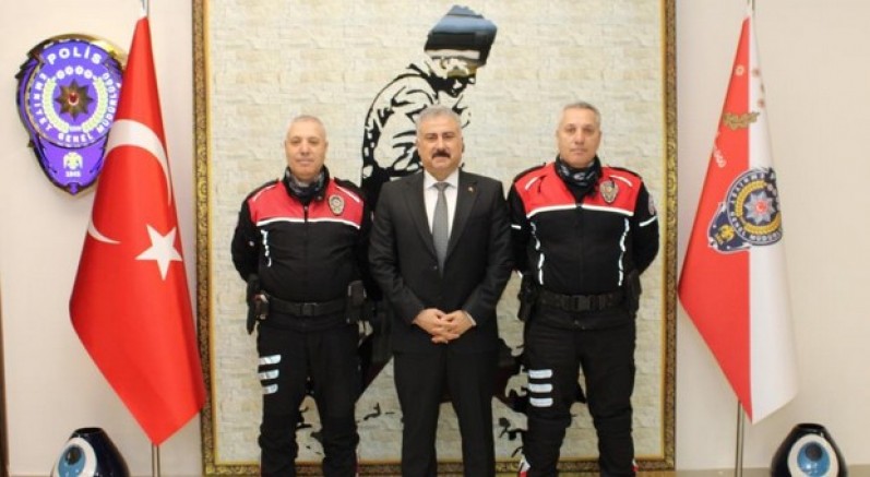 İkiz polisler emekliye ayrıldı