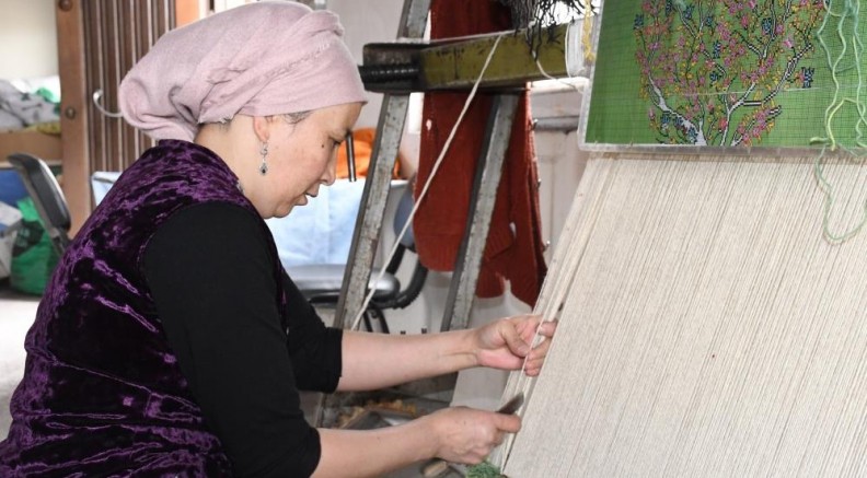 İlmek ilmek dokunan halılar Kırgız Türkleri'nden