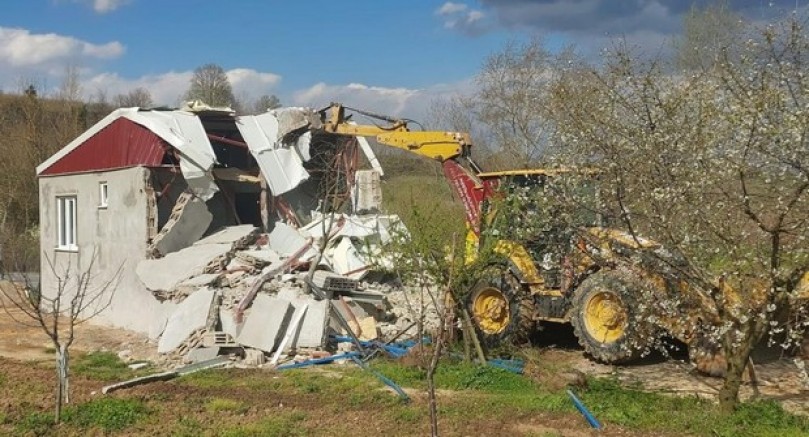 İnegöl'de 142 kaçak yapı yerle bir edildi