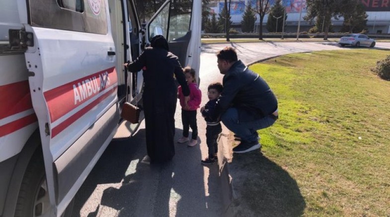 İnegöl'de motosiklet devrildi : 4 yaralı